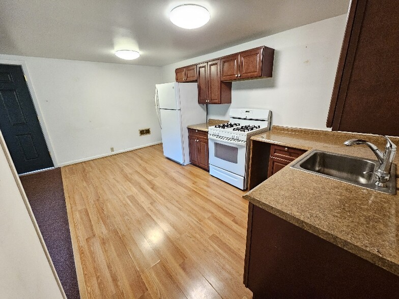 Building Photo - 6137 Memorial Dr