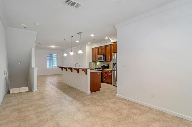 Building Photo - Gorgeous 2 Bedroom 2.5 Bathroom Townhome - Incredible Location