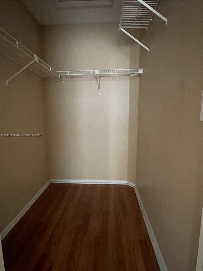 Building Photo - 9999 Summerbreeze Dr
