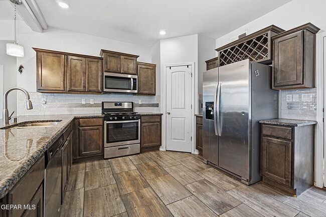 Building Photo - 14841 Tierra Coruna Ave