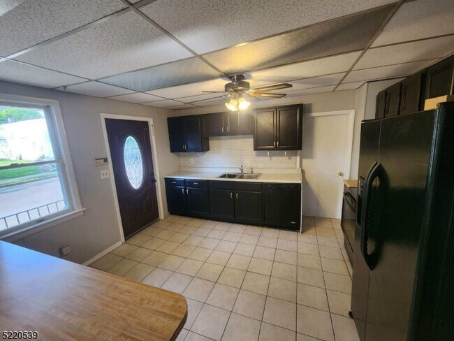 Building Photo - 1039 East Blvd