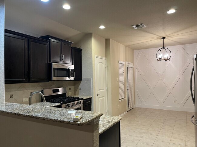 Building Photo - 9905 Cottontail Ln