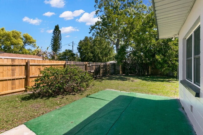 Building Photo - Home For Rent in St Petersburg!