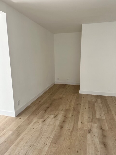 Building Photo - 15556 Vanowen St
