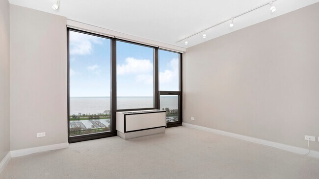 Building Photo - 2500 N Lakeview Ave
