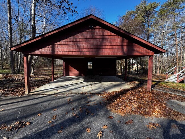 Building Photo - 257 Kim St