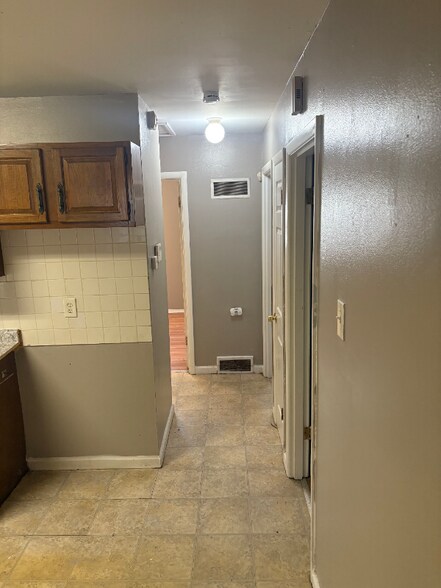 Building Photo - 10346 Lilac Dr