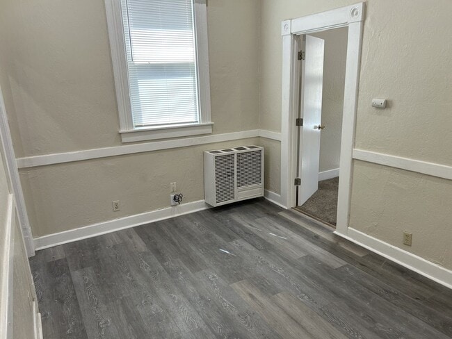 Building Photo - Lovely 1 Bedroom 1 Bath Apartment