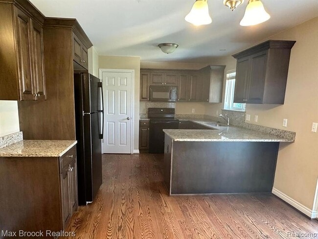 Building Photo - 1049 Birchwood Ave