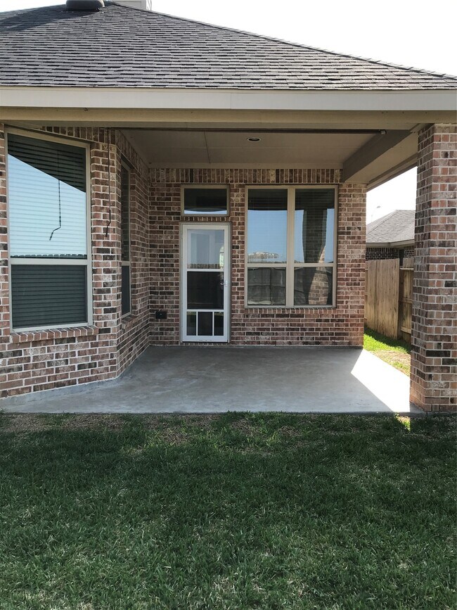 Building Photo - 2226 Falcon Brook Dr