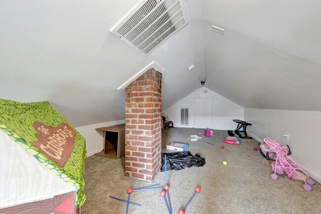 Building Photo - 167 Rockwood Pl