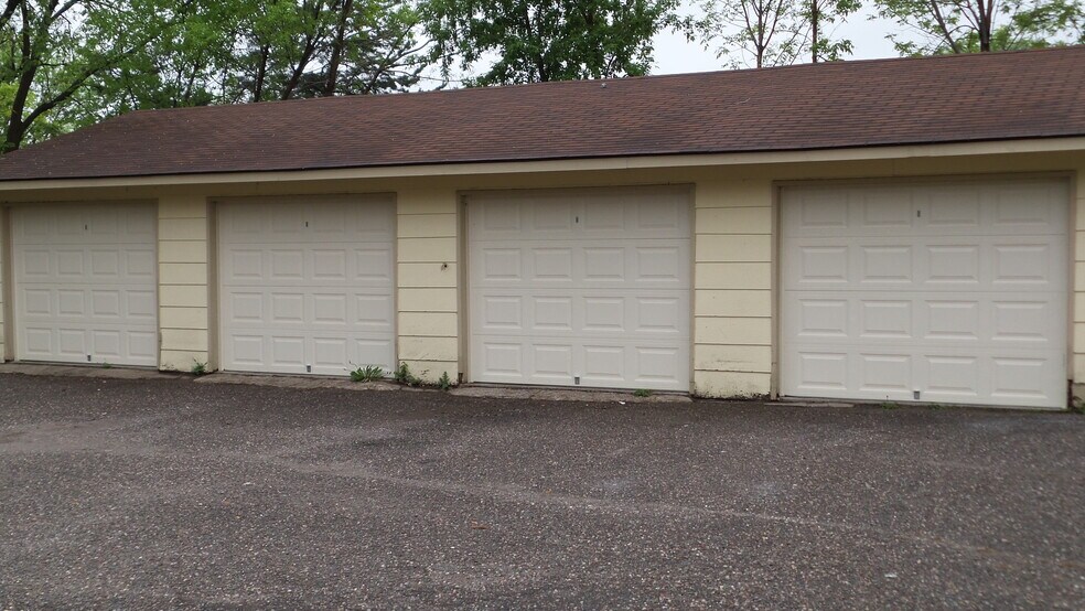 Garage - 7617 69th ave N