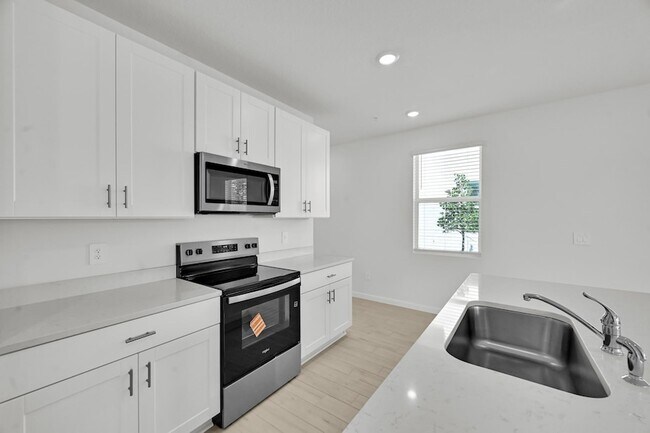 Building Photo - 575 Salisbury Cir