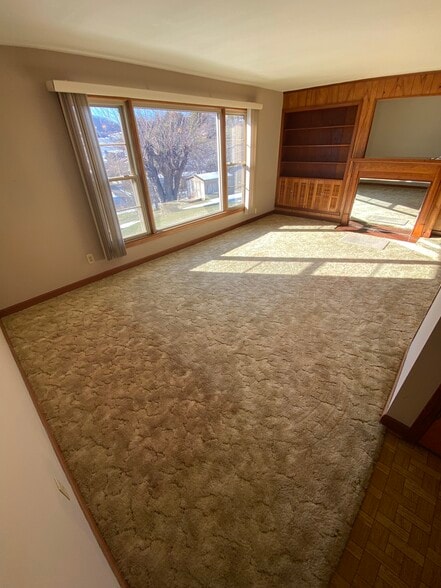 Building Photo - 410 Colonial Ave