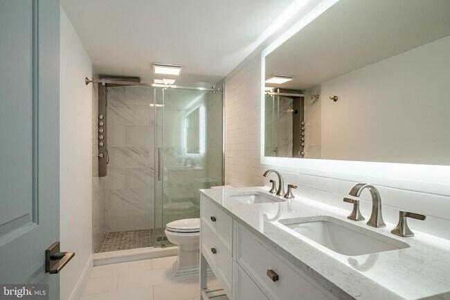 Building Photo - 21510 Valley Forge Cir