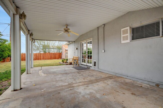 Building Photo - UNIQUE SINGLE FAMILY HOME! - No HOA, Car Lift, RV Parking and Nice Backyard