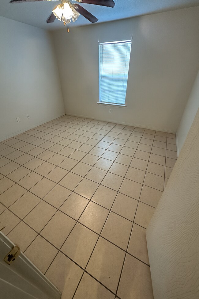 Building Photo - 403 Justin Ln