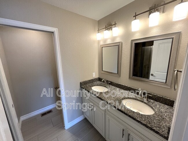 Building Photo - 763 Brambleberry Hts