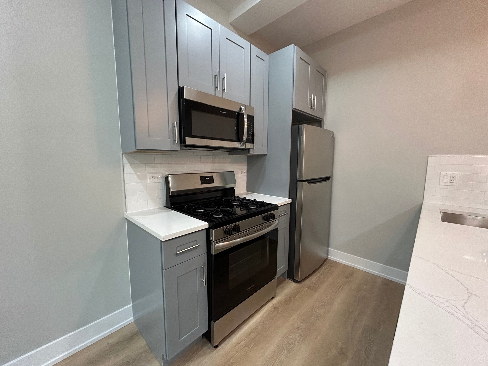 Building Photo - 423 W Belden Ave