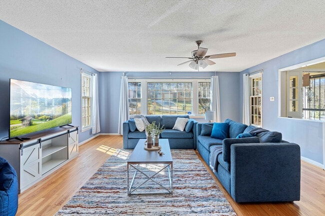 Building Photo - 710 SE Maynard Rd