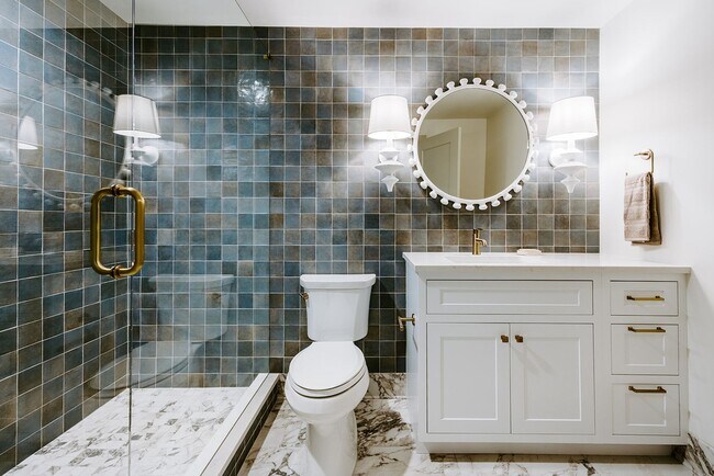 Building Photo - Custom Remodeled 4bd/4ba House in Greenwoo...