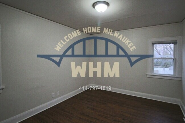 Building Photo - 221 W Ring St