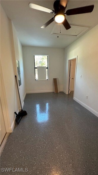 Building Photo - 2167 Della Dr