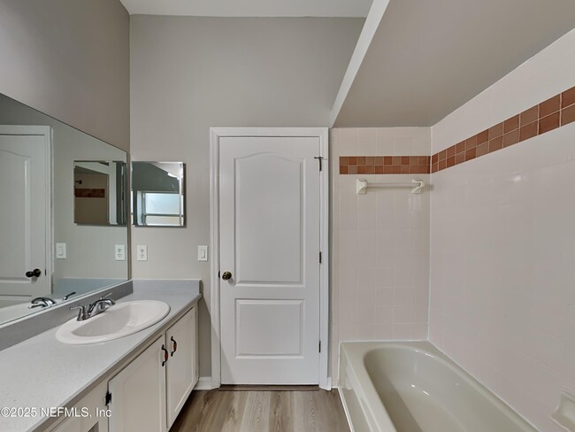 Building Photo - 250 Parkview Dr