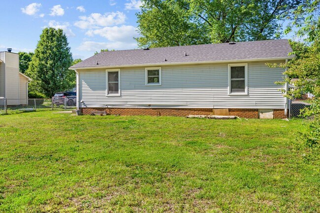 Building Photo - Spacious Yard + Fresh Interior Updates!