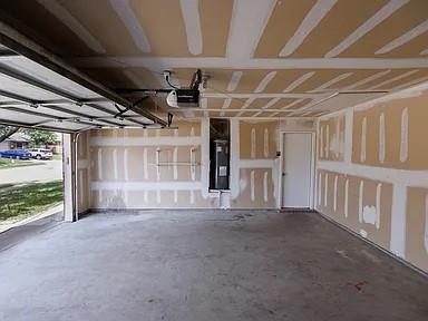 Building Photo - 2421 Collier Dr