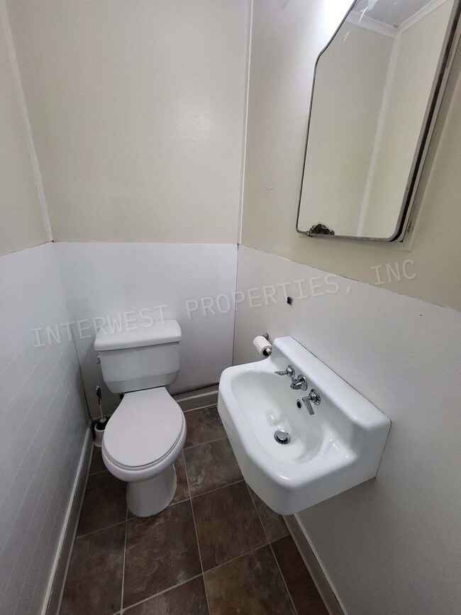 Building Photo - Classic Farmhouse on Murray w/Acreage, Mul...