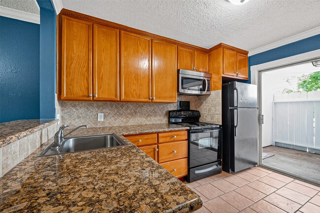 Building Photo - 1220 Shadowdale Dr