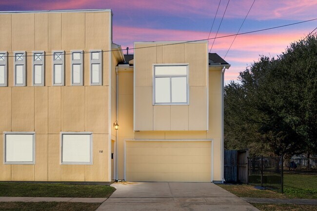 Building Photo - 104 Estelle St