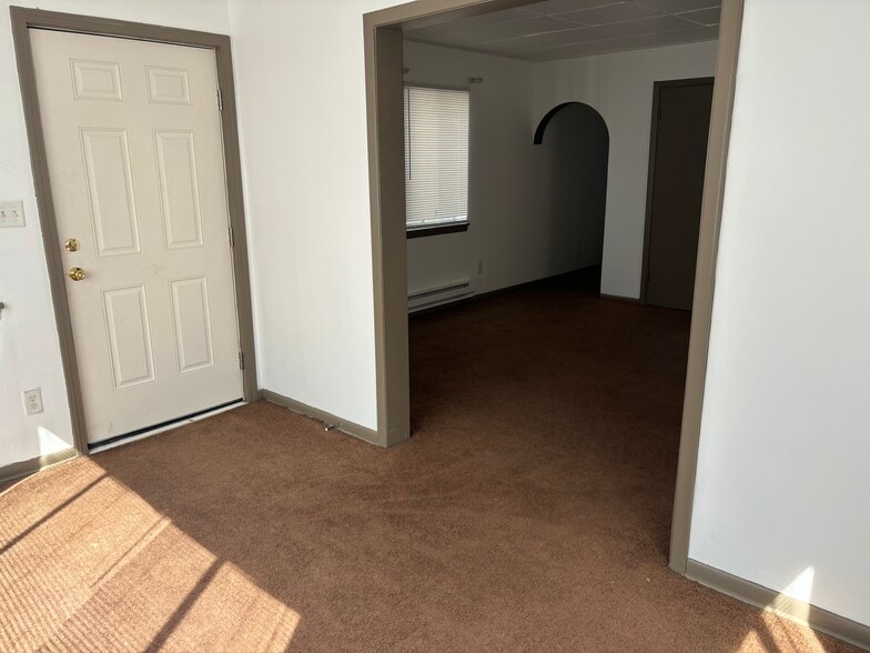 Sun room - 196-1 S Mount Vernon Ave