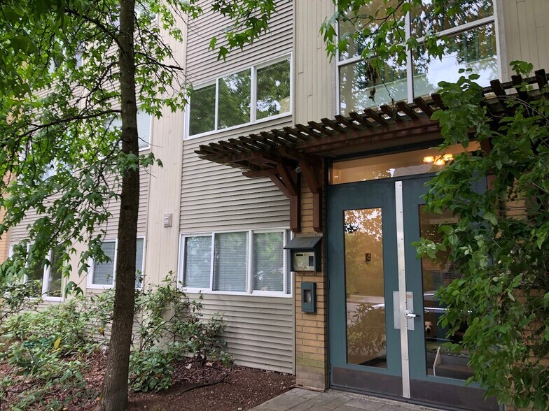 Building Photo - 2111 E John St