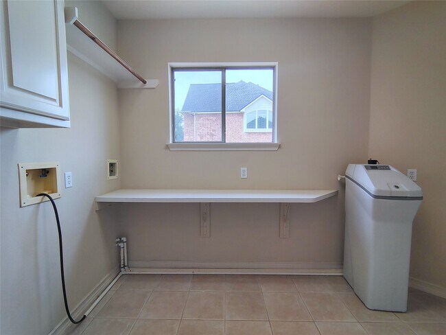 Building Photo - 5606 Grandwood Ln