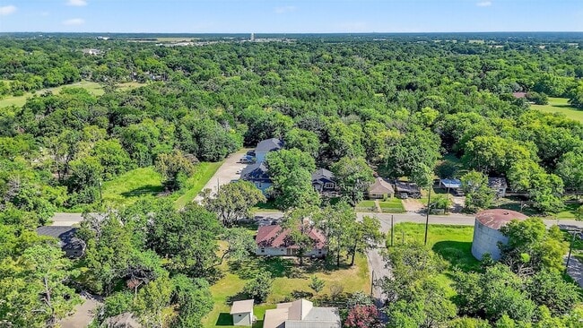 Building Photo - 712 Seven Oaks Rd