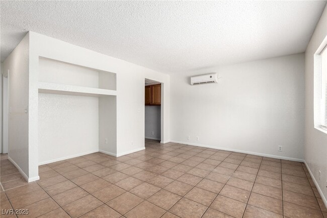Building Photo - 100 S Crestline Dr
