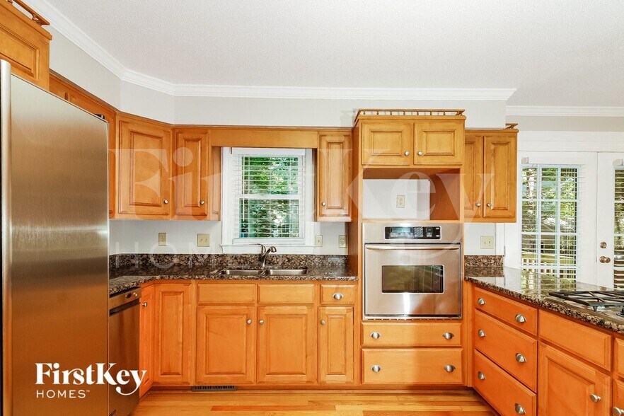 Building Photo - 402 Willow Spring Ct