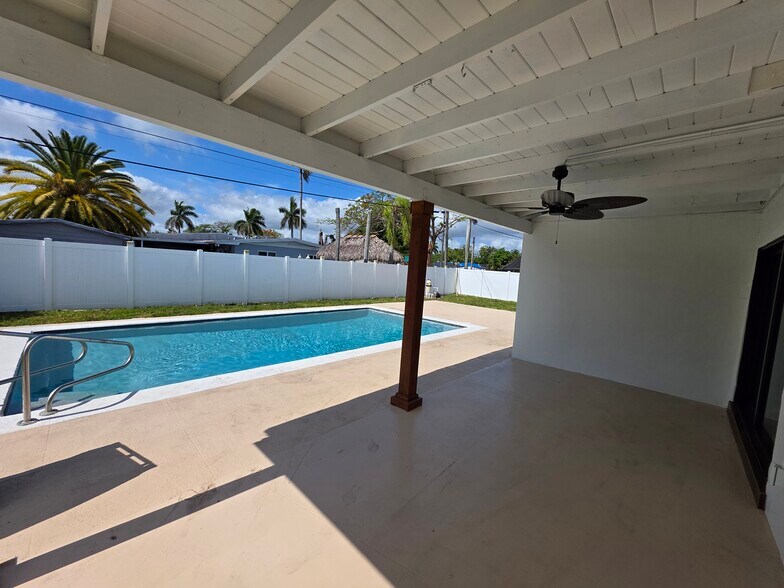 Building Photo - 9020 SW 198th Ter