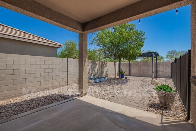 Building Photo - 35565 N Bandolier Dr