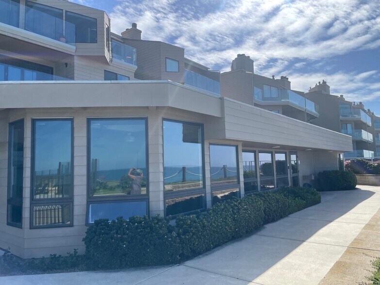 Building Photo - 245 S Helix Ave