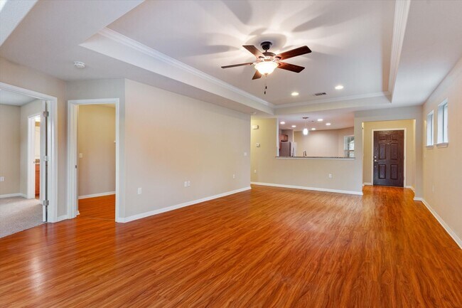 Building Photo - 510 Holiday Creek Ln