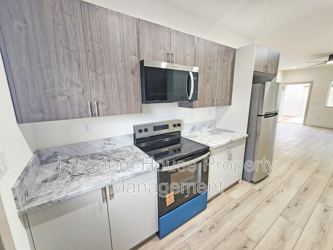 Building Photo - 1340 Arrowhead St