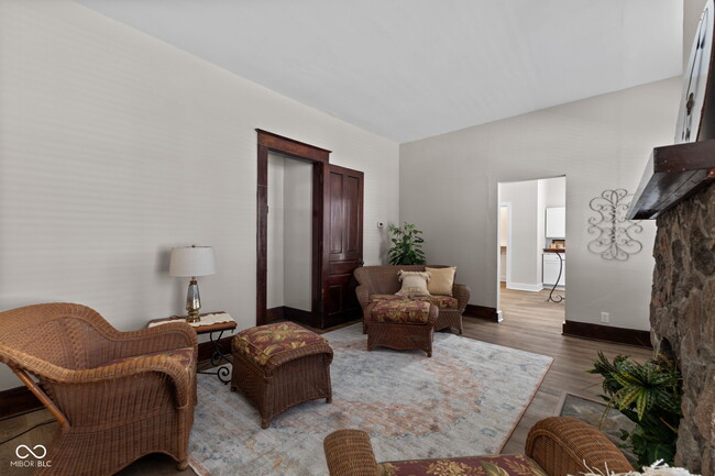 Building Photo - 195 W Marion St