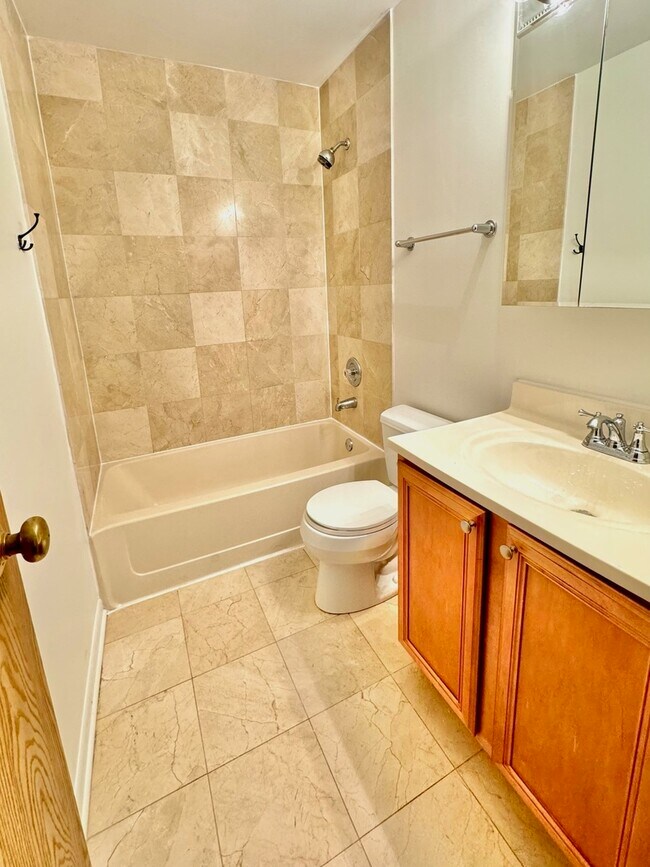 Building Photo - 2258 Abbeywood Dr