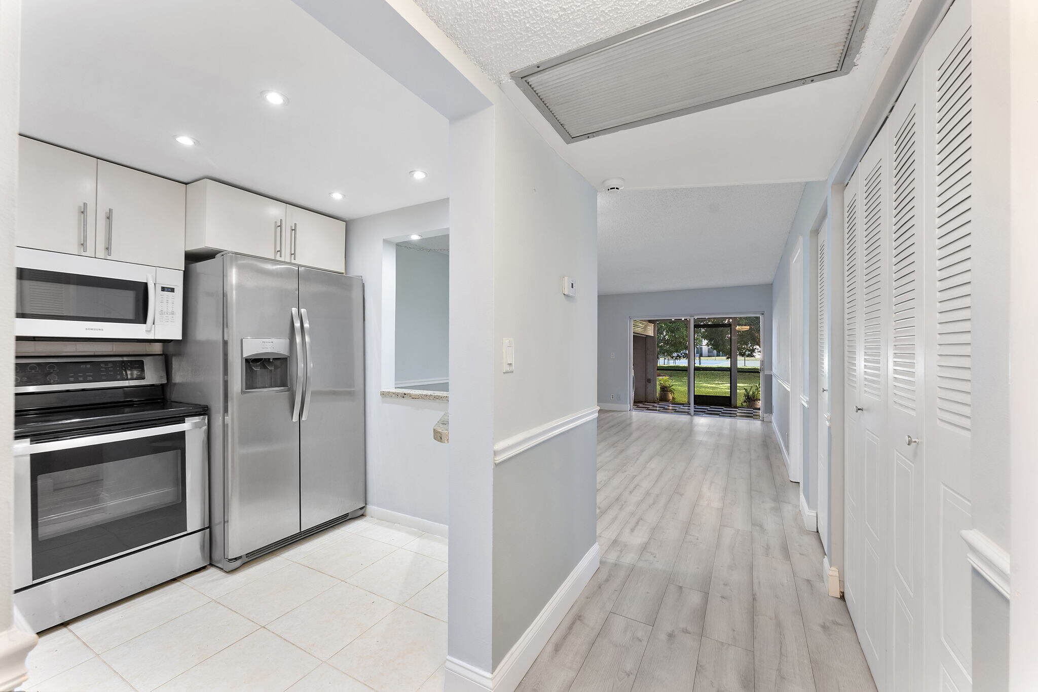 Building Photo - 9370 SW 8th St