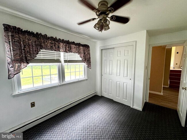 Building Photo - 119 Forsythia Dr