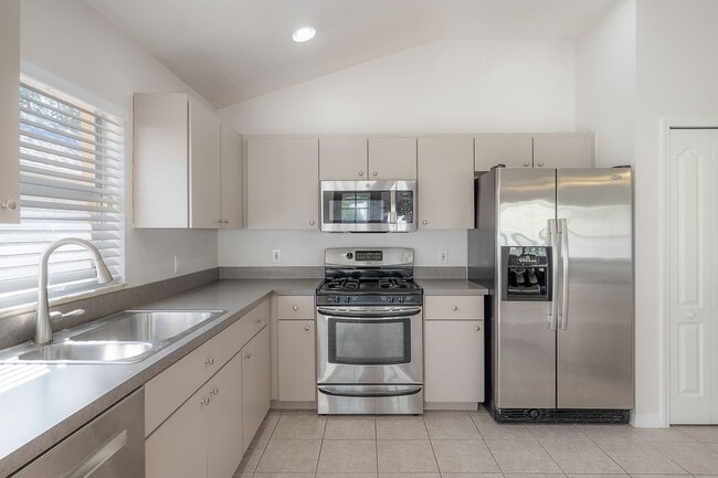 Building Photo - Brandon - 3 Bedroom 2 Bath Home in Gated C...