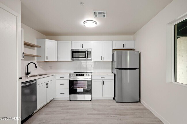 Building Photo - 3114 N 68th St